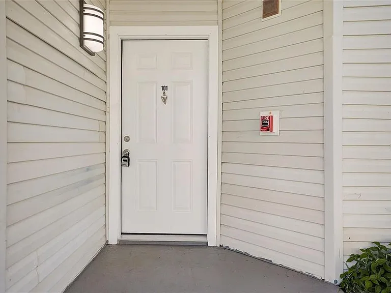 2556 Woodgate Blvd #101 — Photo 3