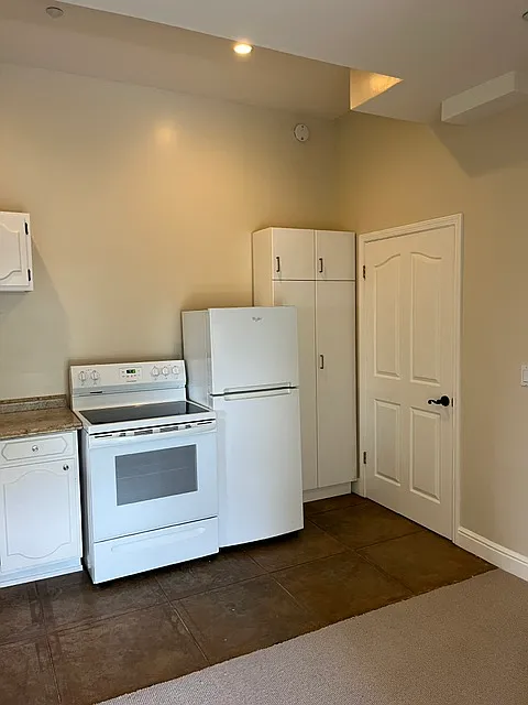 2 bed, 700 sqft, $2,450 — Photo 3