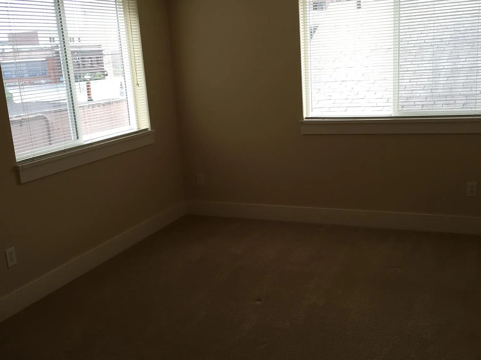 3 bed, 2.5 bath, 1760 sqft, $3,950 — Photo 4