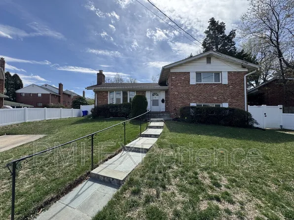 6108 Lone Oak Dr, Bethesda, MD 20817