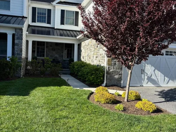 3809 Meadow View Farm Rd, Newtown Square, PA 19073