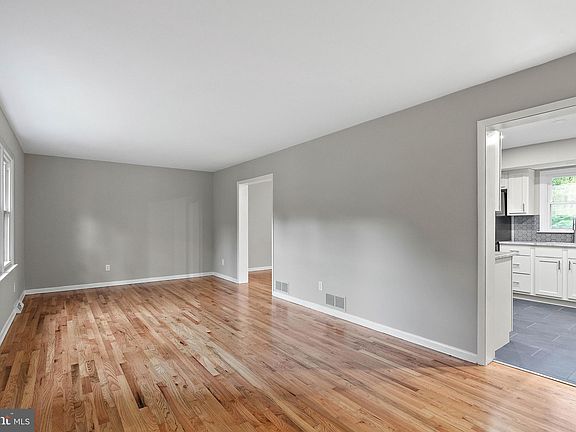 4th image of 304 Marabou Dr