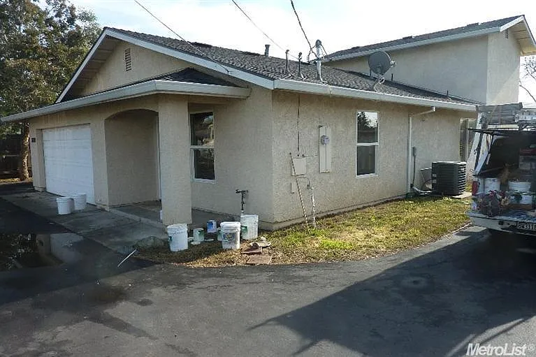 1943 S Adelbert Ave photo 1
