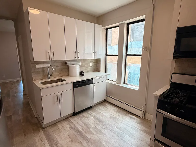 5708 Hudson Ave #10-C — Photo 2
