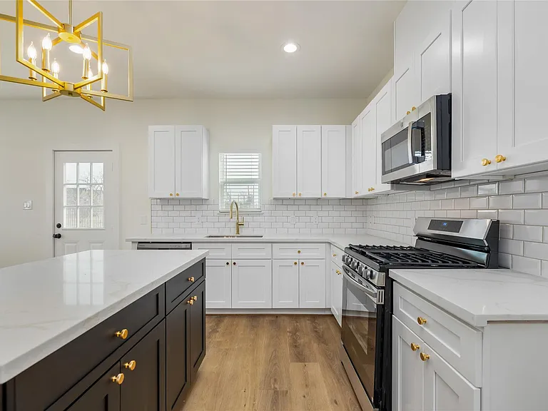 6417 Eastland St — Photo 3