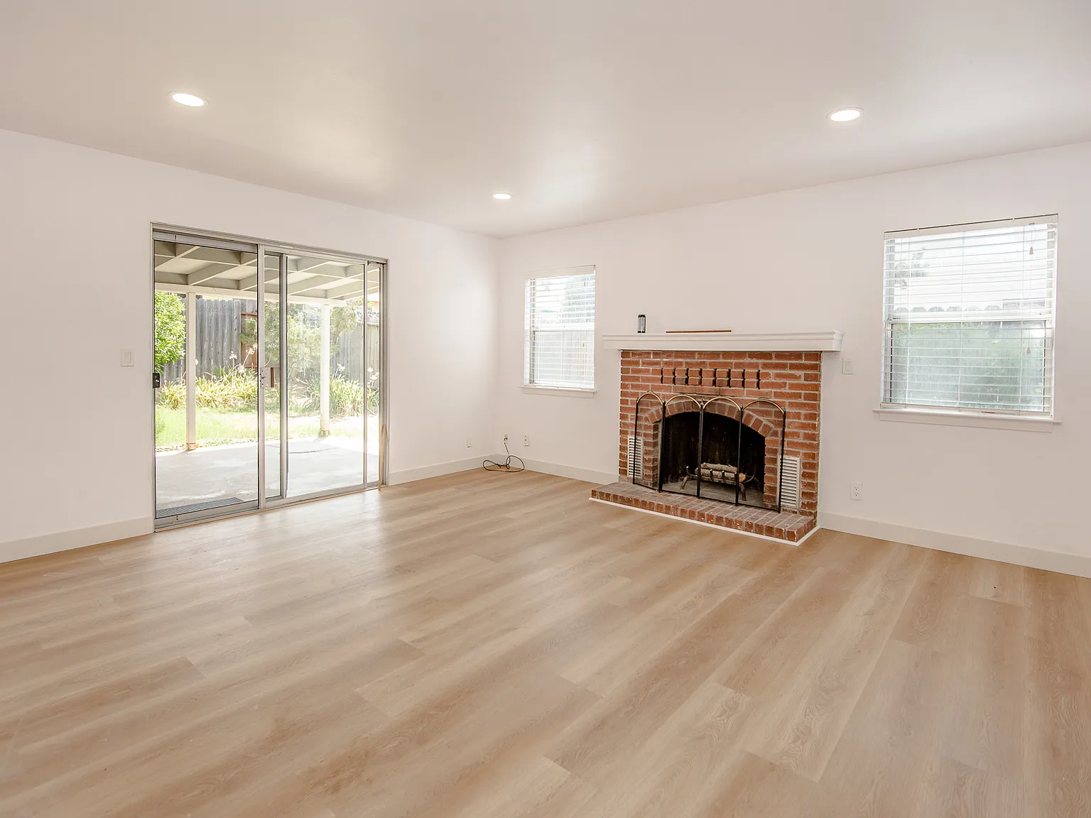 4 bed, 1270 sqft, $2,600 — Photo 4