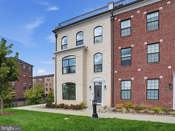 3rd image of 601 Leigh Way