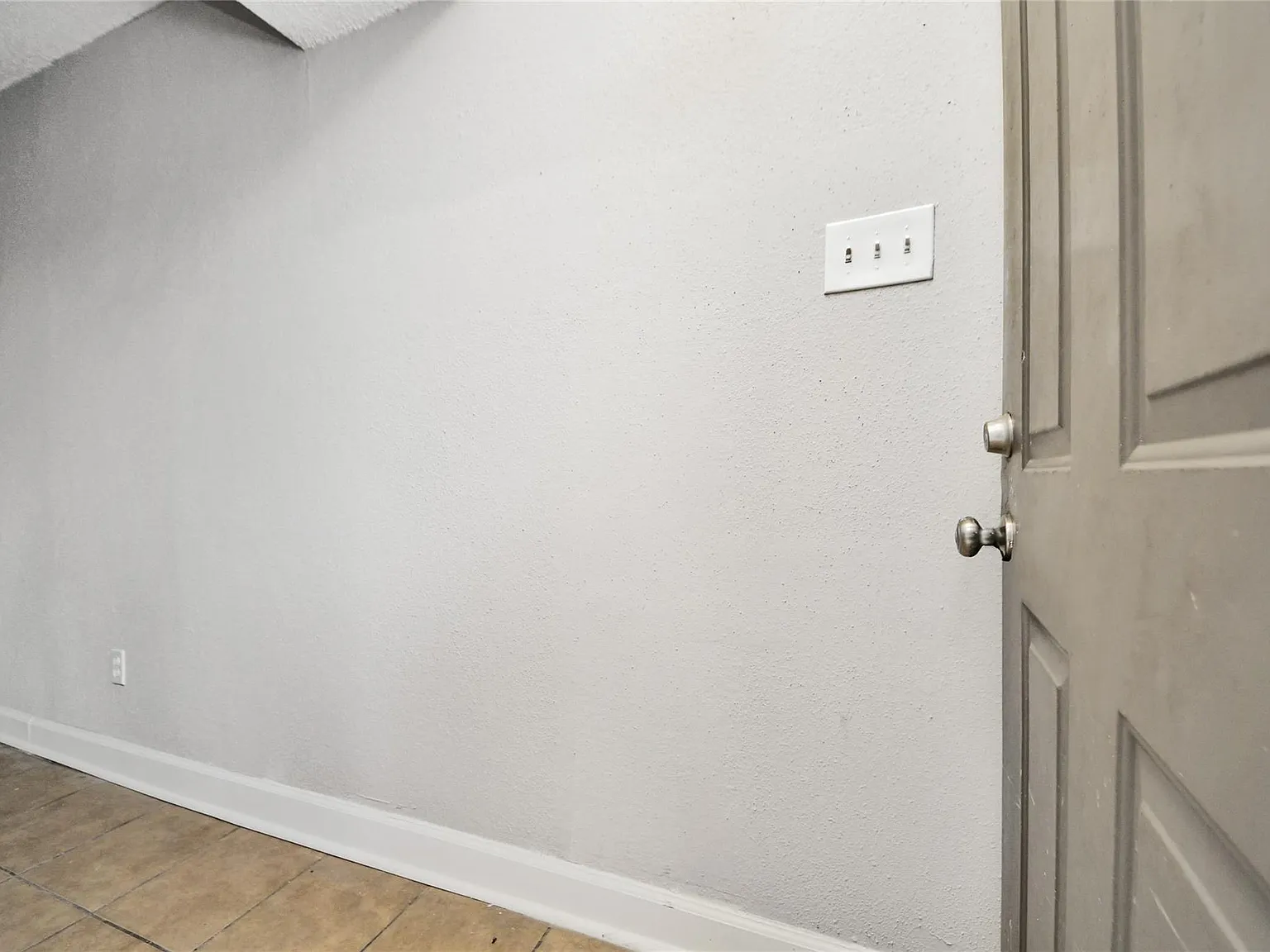 2 bed, 2.5 bath, 1490 sqft, $1,600 — Photo 2
