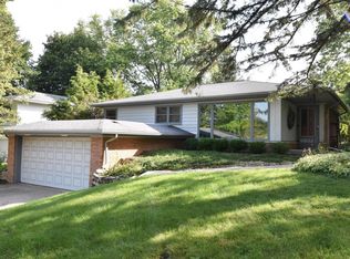 1501 Meadowbrook Blvd, Racine, WI 53405