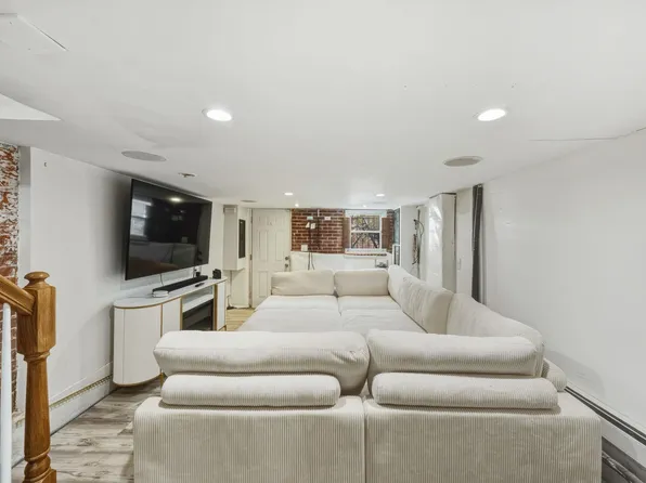 135 Van Horne Street image 14 of 20