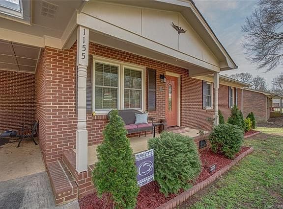 3rd image of 1155 Woodhill Dr