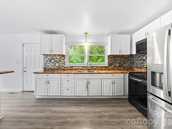 5th image of 1131 Mount Kisco Dr