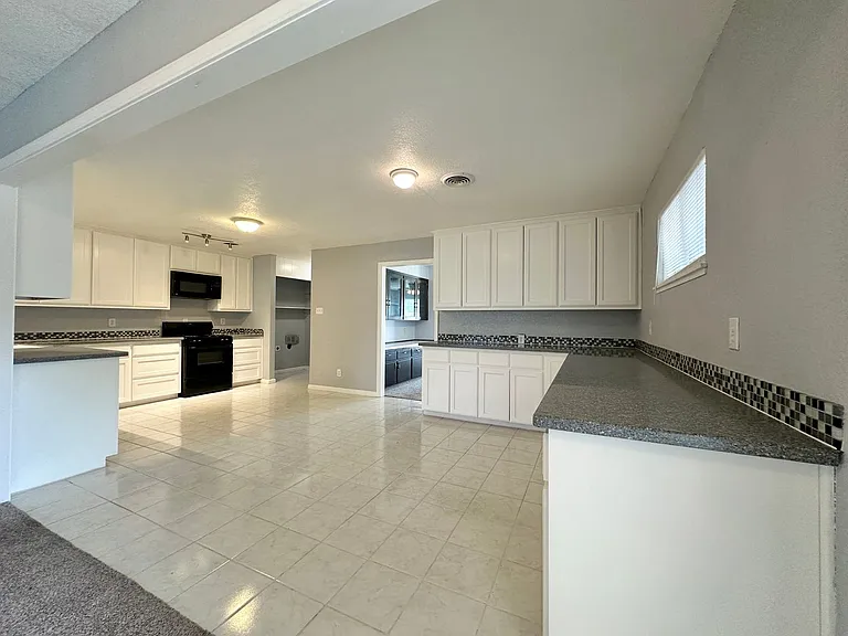 1801 Glendale Dr — Photo 12