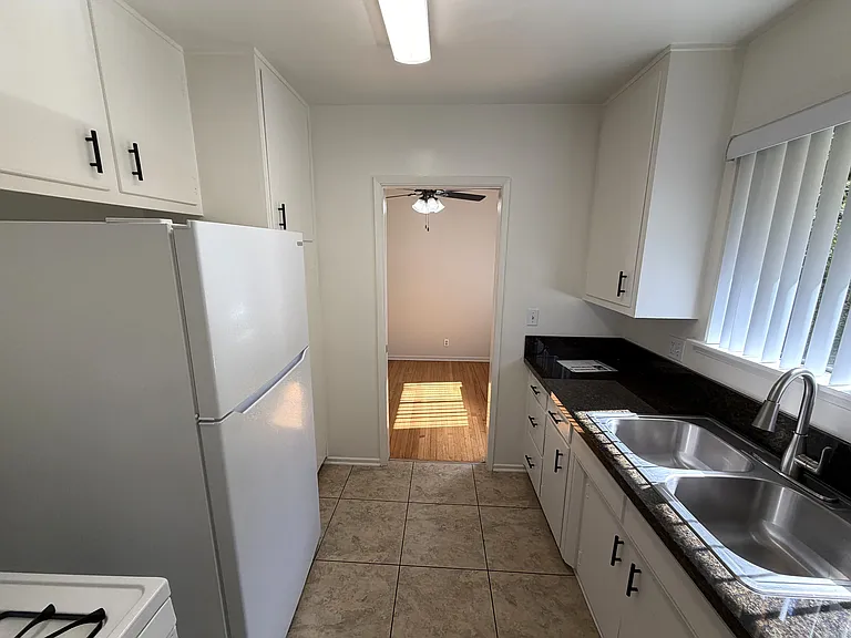 255 S Oakland Ave #2 — Photo 7