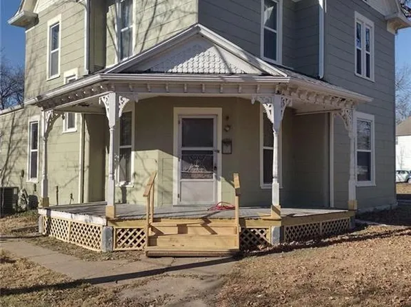 104 N High St, Butler, MO 64730