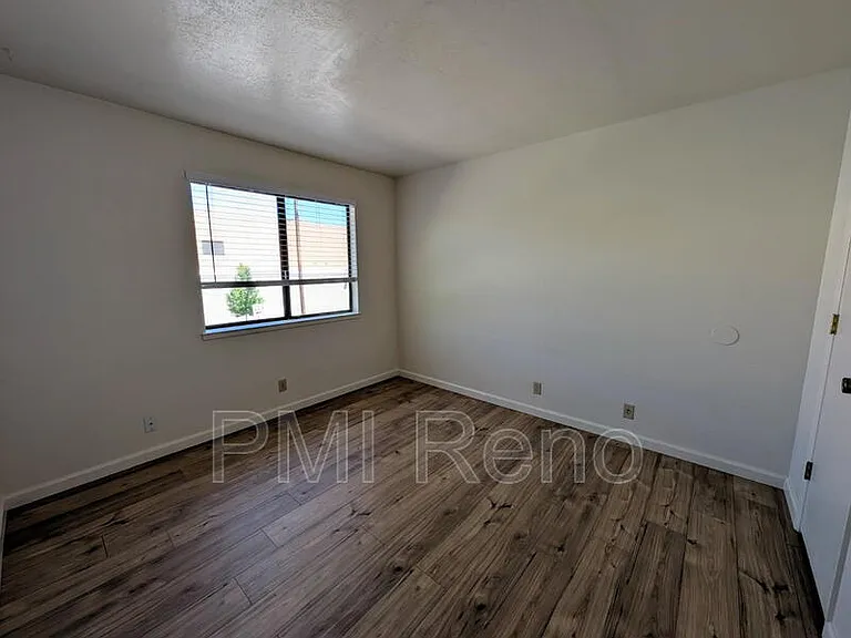 1015 Locust St #E — Photo 5
