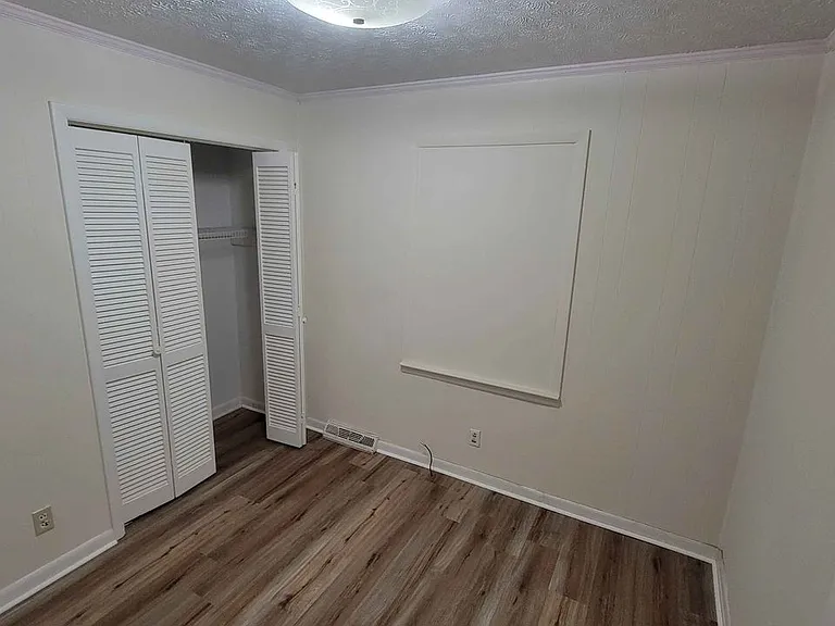 6424 Bunker Hill Rd #B — Photo 10