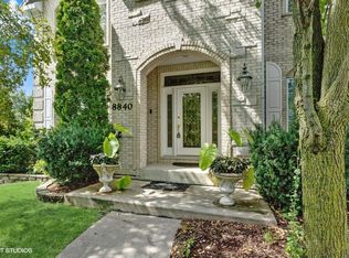 8840 Royal Dr, Burr Ridge, IL 60527