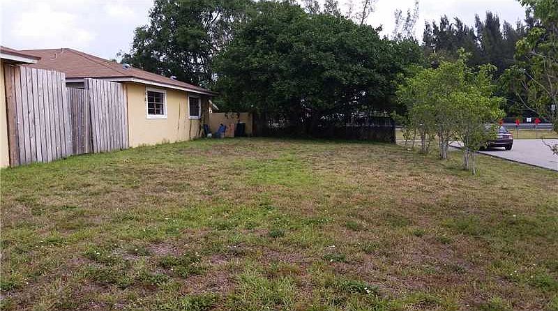 2nd image of 1328 SW 44th Ave