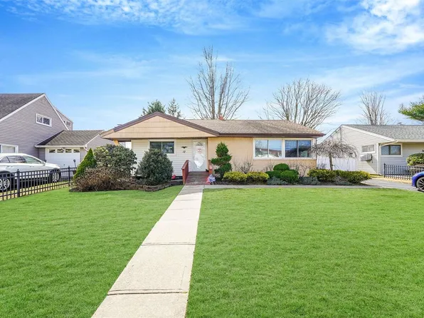 12 Mozart Lane, Bethpage, NY 11714