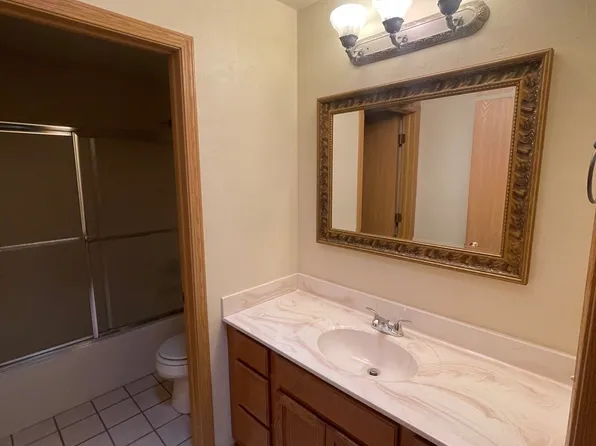 2080 Dickinson Ave, Oshkosh, WI