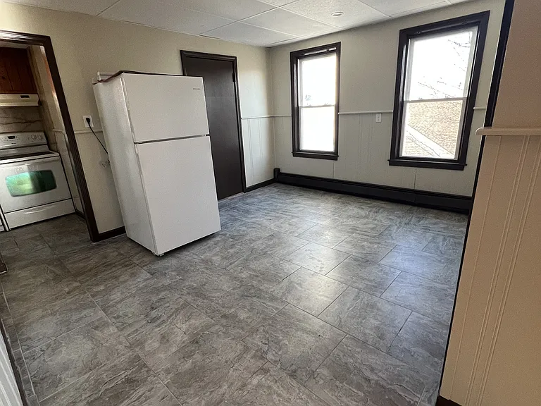 17 Jewel Ave — Photo 2