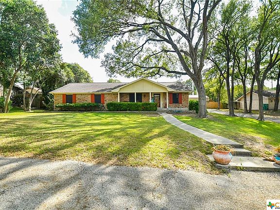 3rd image of 713 Estate Dr