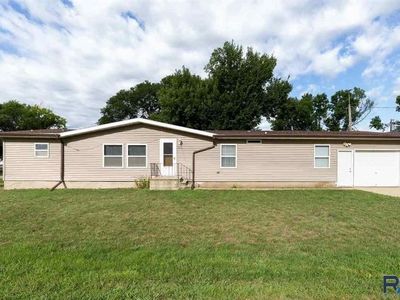 601 N 6th Ave, Canistota, SD, 57012