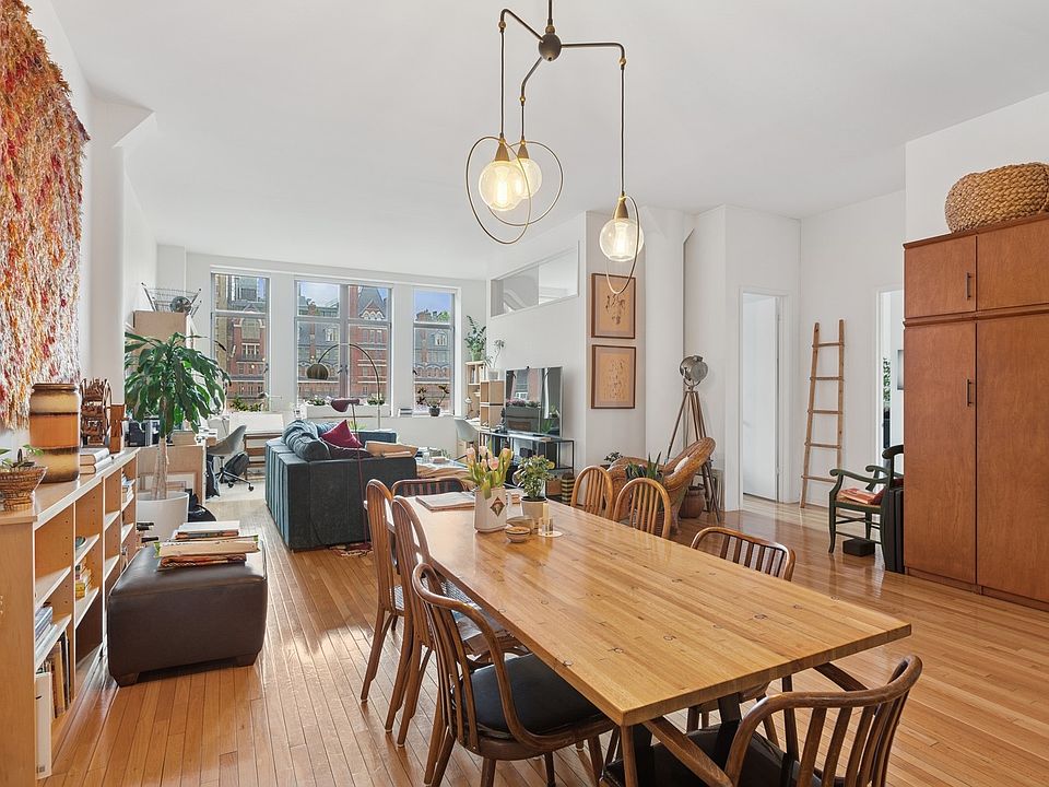 1st image of 252 7th Ave APT 7W