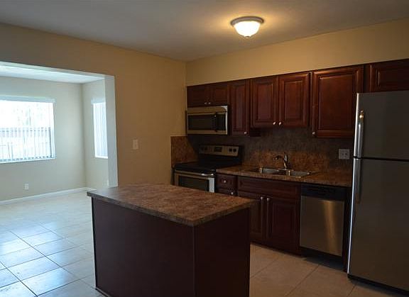 5th image of 3557 Lloyd Dr