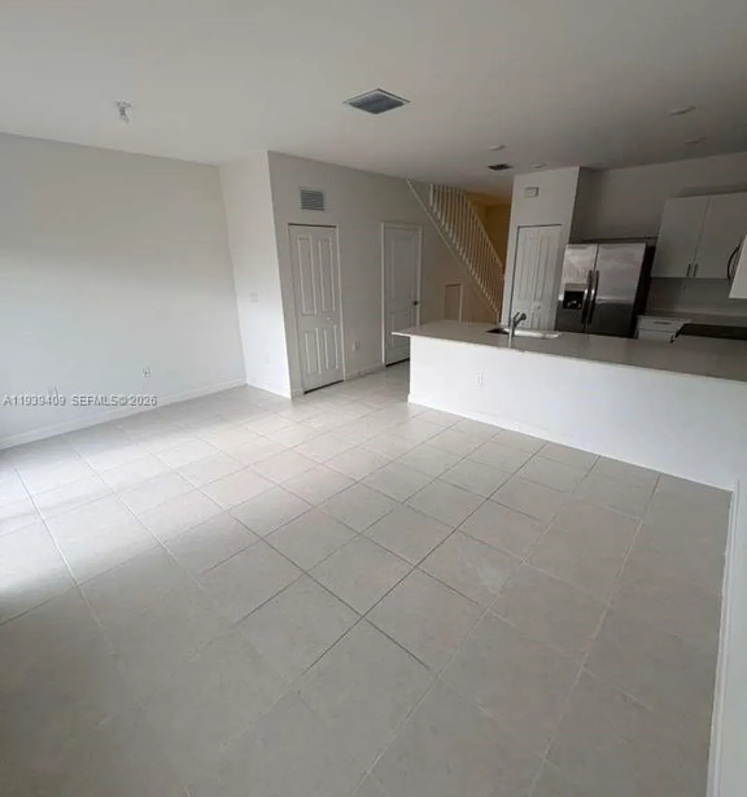 4 bed, 2.5 bath, 1599 sqft, $3,300 — Photo 3