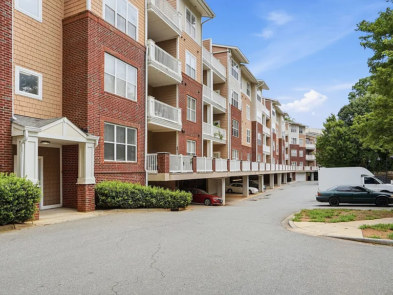 1000 E Woodlawn Rd #216 — Photo 3