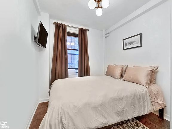 3rd image of 226 E 12th St APT 3J
