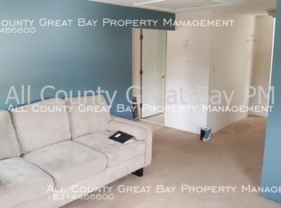 692 Middle Country Rd, Selden, NY 11784