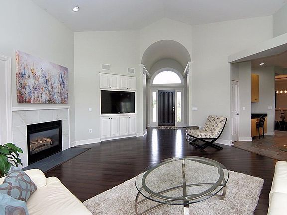 5th image of 7453 Shaker Run Ln