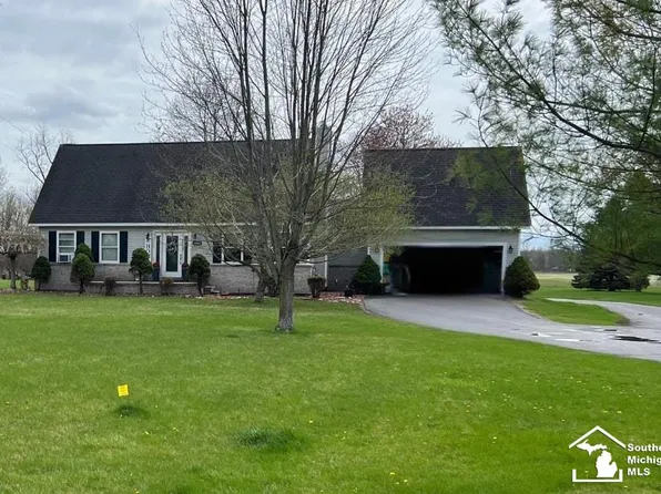 32461 West Rd, New Boston, MI 48164