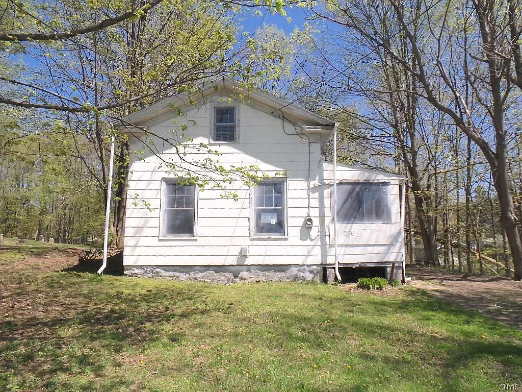 376 Main St photo 1