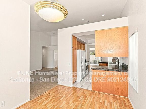 3rd image of 4849 Lake Shore Pl