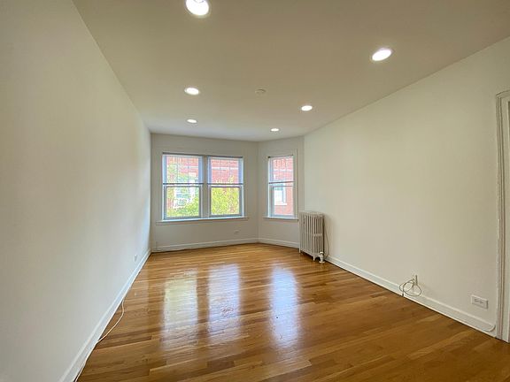 3rd image of 6902 N Wolcott Ave