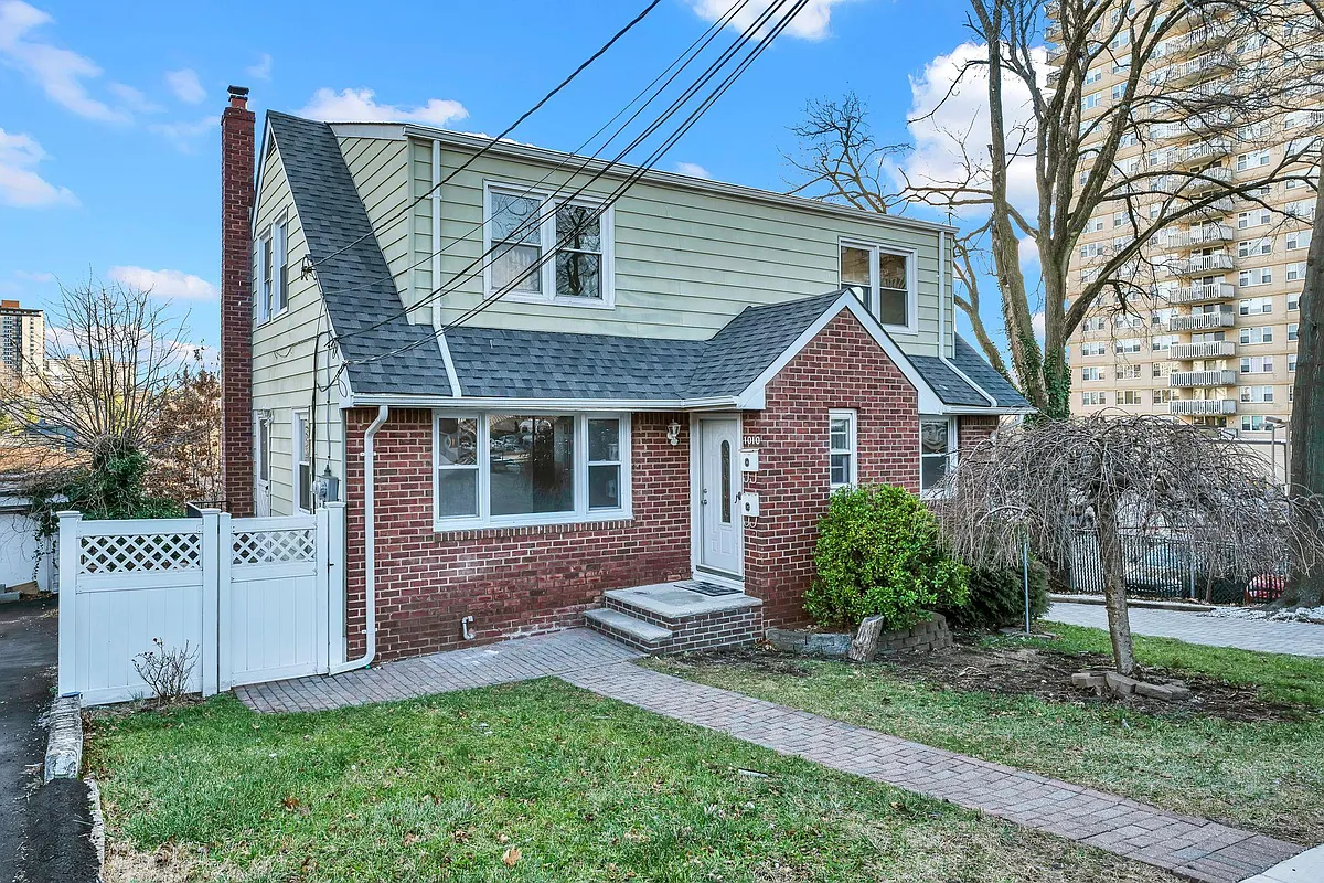 Building Photo - 1010 Ponsi St #2