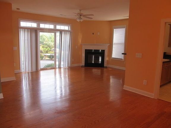 4th image of 1093 Garden Club Way