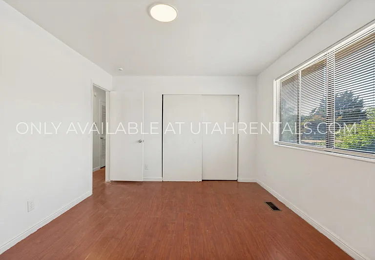 228 W Foxbridge Dr — Photo 10