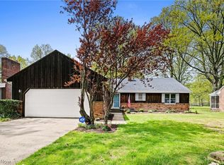 5984 Mackenzie Rd, North Olmsted, OH 44070