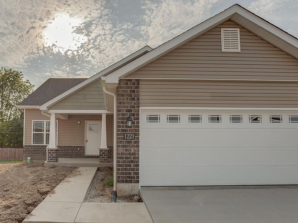 1st image of 1221 Lear Ln