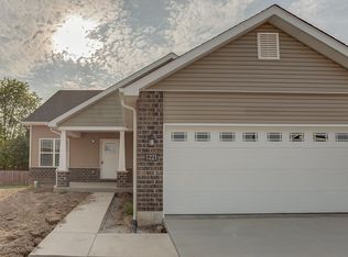 1221 Lear Ln, Mascoutah, IL 62258