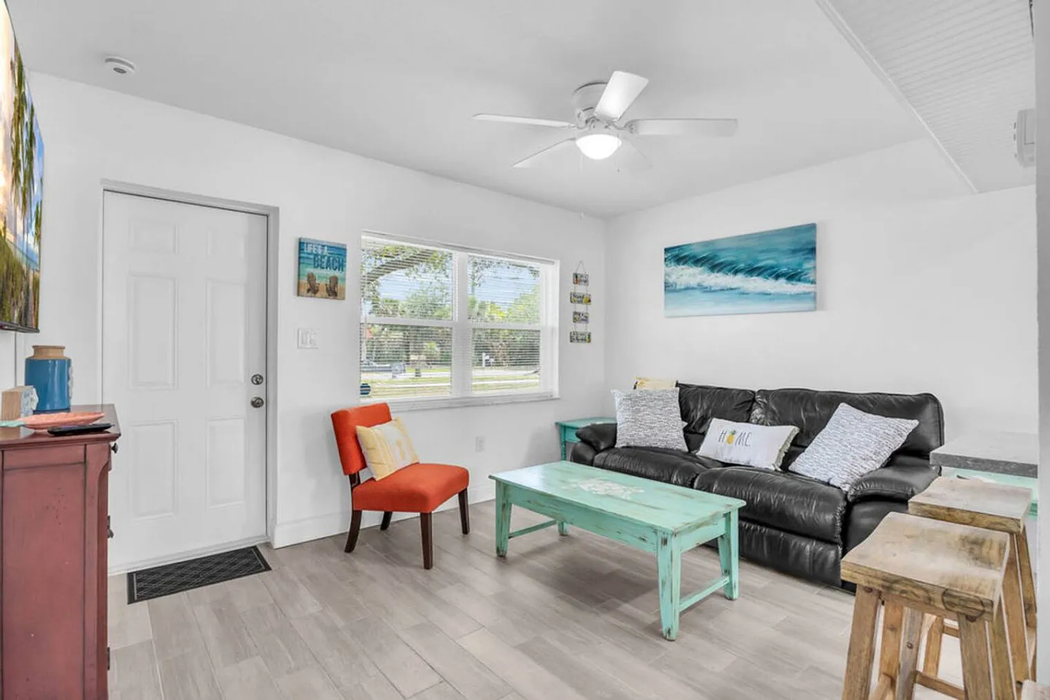 3 bed, 2.0 bath, 1194 sqft, $4,929 — Photo 2