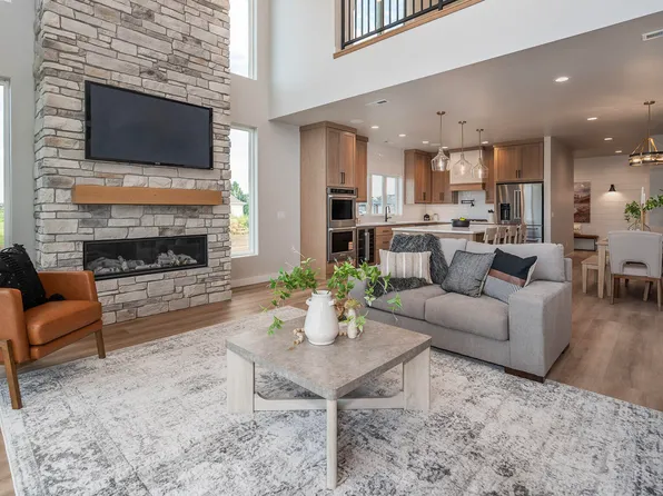 5834 Misty Waters Dr, Bismarck, ND 58503