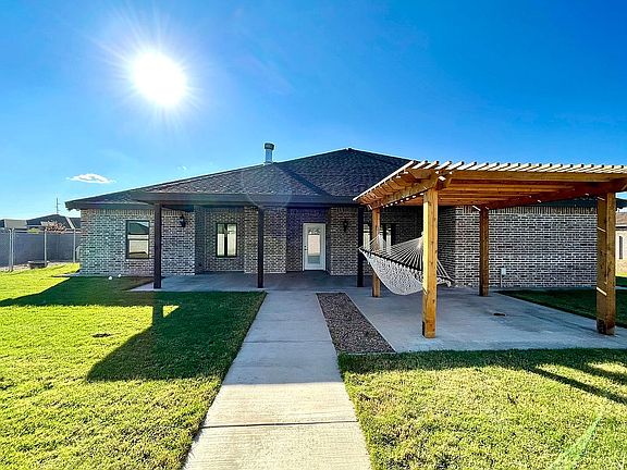 2nd image of 1201 Leslie Ln