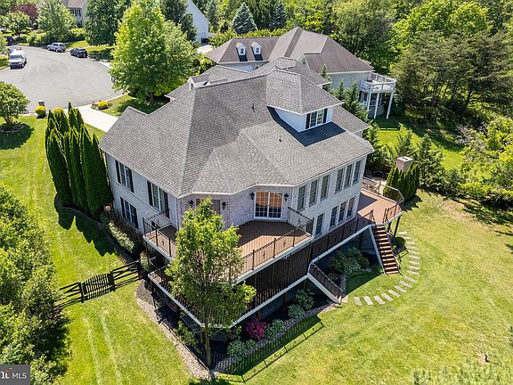 4th image of 115 Winterberry Ct