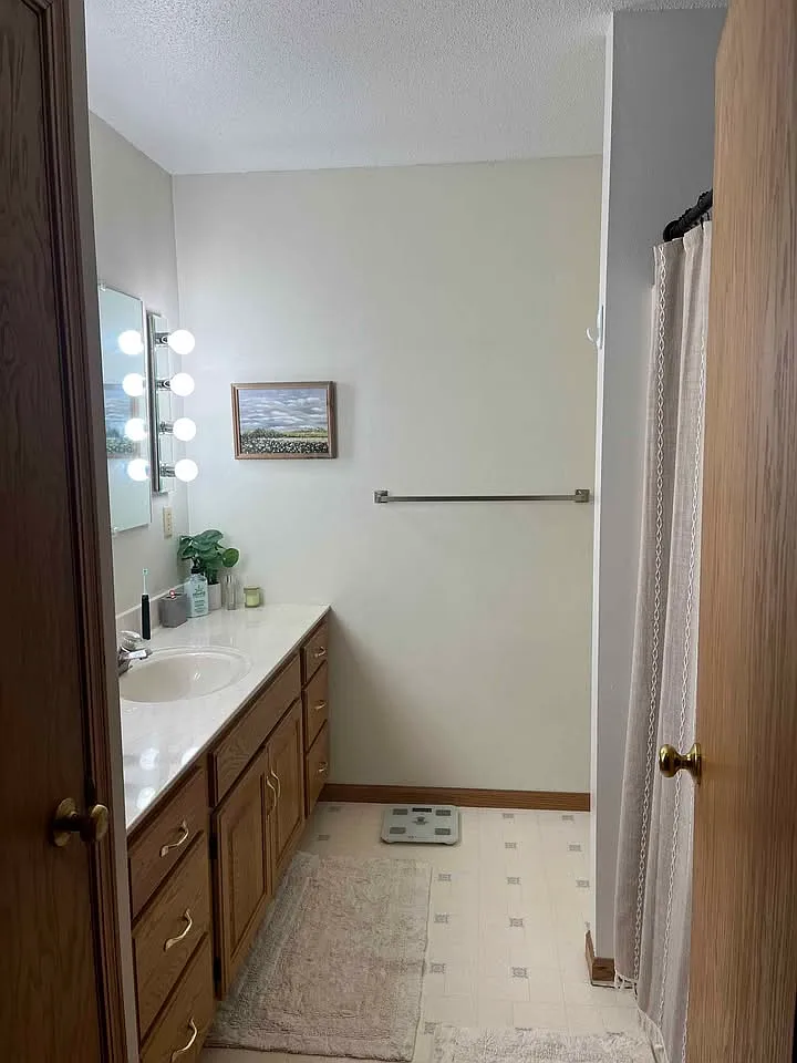 3 bed, 2100 sqft, $1,750 — Photo 1